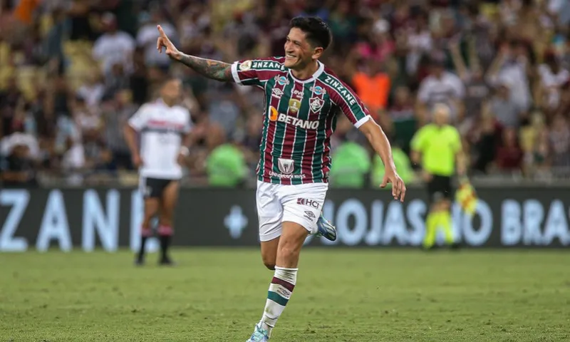 Imagem ilustrativa da imagem Cano e Kennedy encantam com golaços, Fluminense vence e rebaixa o Coritiba