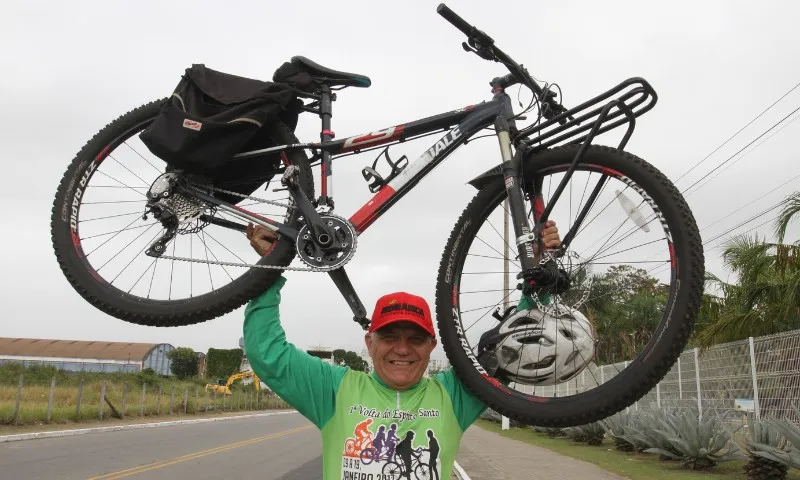 Imagem ilustrativa da imagem Capixaba se desafia a viajar 1.000 km de bicicleta para competir na São Silvestre