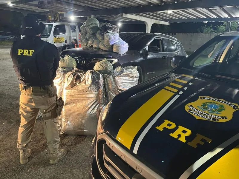 Imagem ilustrativa da imagem Casal de traficantes é preso com 126 Kg de maconha pela Polícia Rodoviária Federal