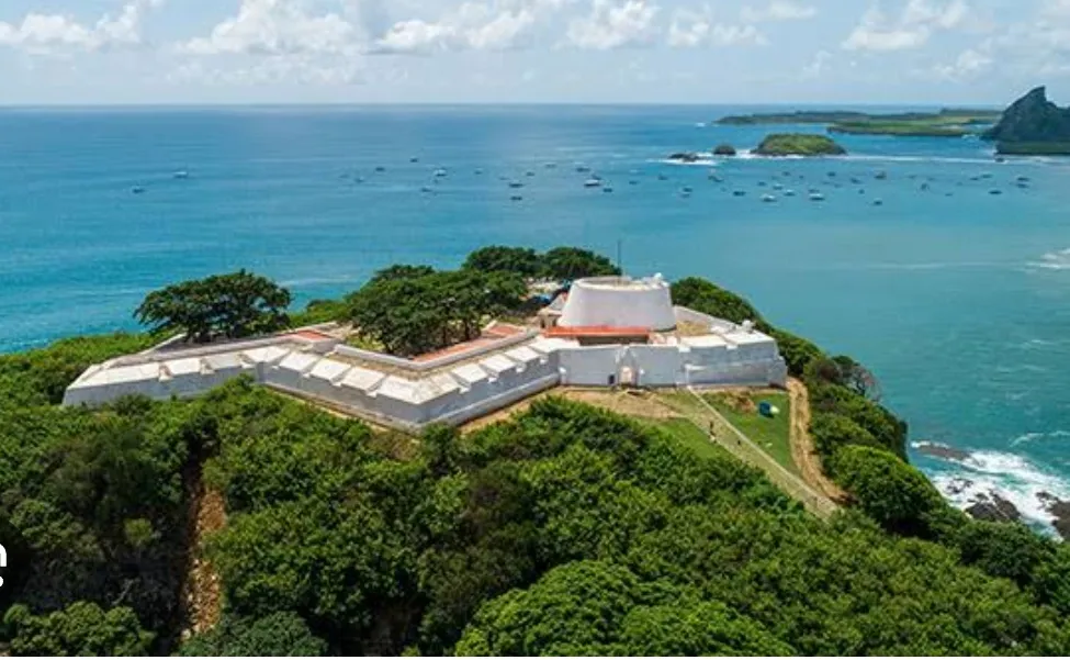 Imagem ilustrativa da imagem Casamento de bilionário altera rotina em Fernando de Noronha