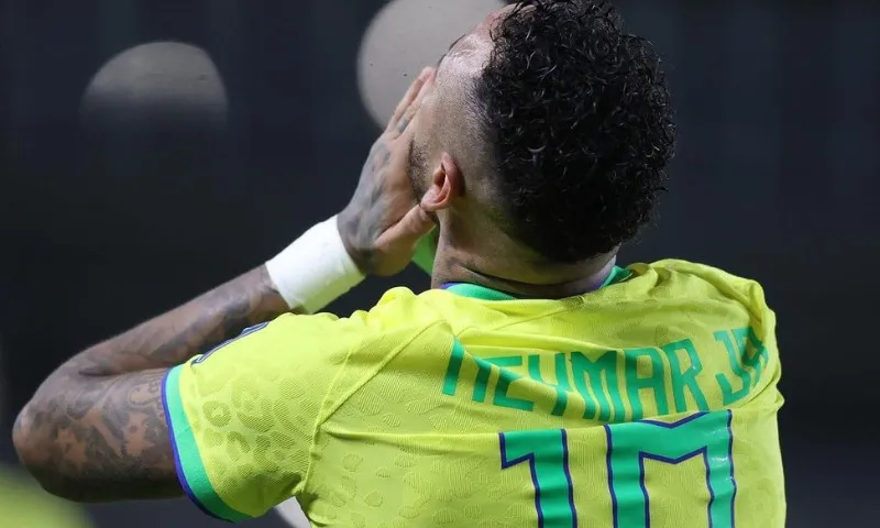 Imagem ilustrativa da imagem Cirurgia de Neymar é pouco invasiva e demora até 2 horas