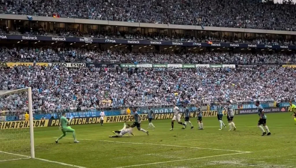 Imagem ilustrativa da imagem Corinthians vence jogo com duas expulsões e breca Grêmio na briga pela taça