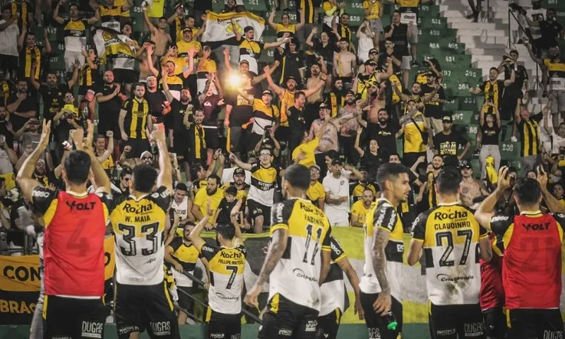 Imagem ilustrativa da imagem Criciúma vence o Botafogo-SP e garante acesso à Série A