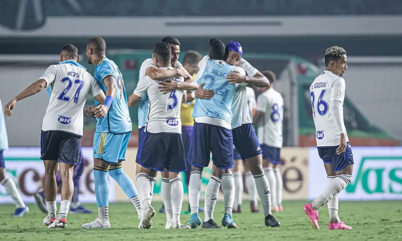 Cruzeiro marca no fim, deixa a zona de rebaixamento e sobe para o 13ª lugar  do Brasileirão - Jogada - Diário do Nordeste