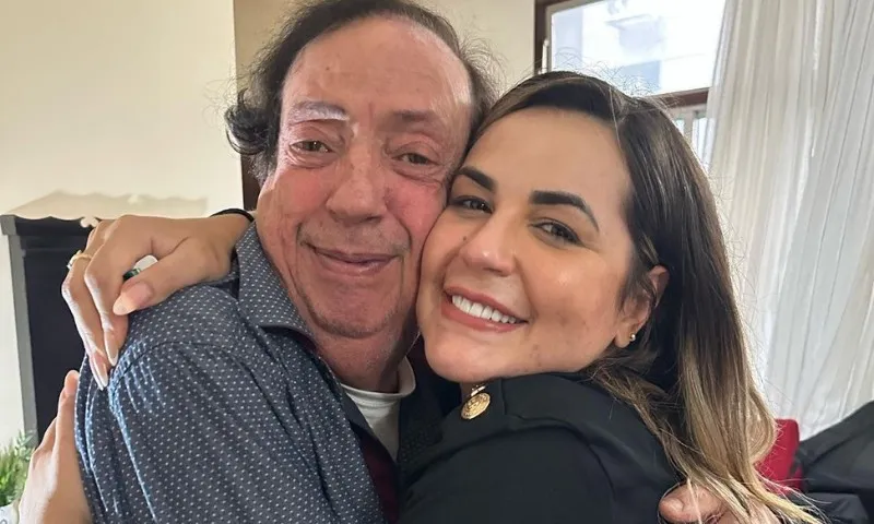 Imagem ilustrativa da imagem Deolane Bezerra visita Marcos Oliveira, o "Beiçola", e doa R$ 50 mil ao ator
