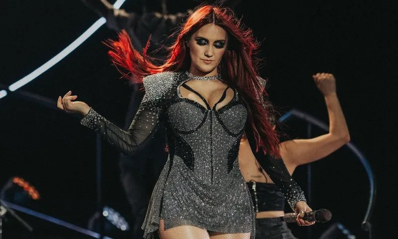 Imagem ilustrativa da imagem Dulce Maria diz que está doente em meio a shows do RBD no Brasil