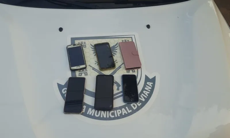 Imagem ilustrativa da imagem Dupla faz arrastão em ponto de ônibus e troca tiros com Guarda Municipal em Viana