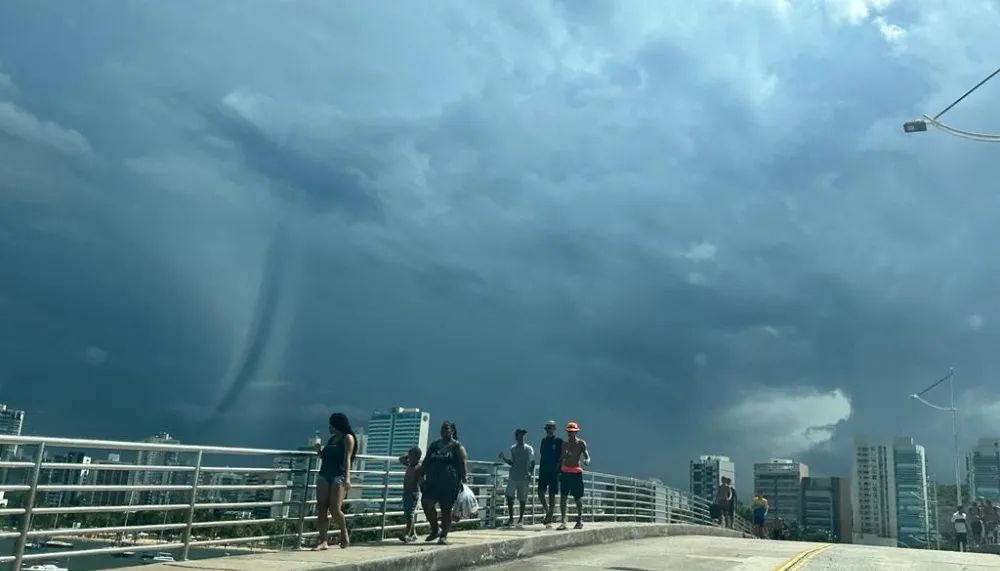 Imagem ilustrativa da imagem ES recebe alerta de tempestade com ventos de até 100 km/h e queda de granizo