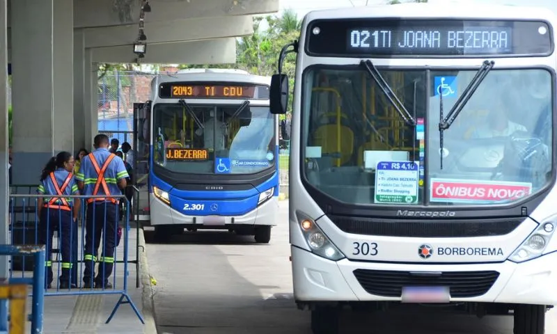 Imagem ilustrativa da imagem Em Pernambuco, 100 mil estudantes terão transporte gratuito para o ENEM