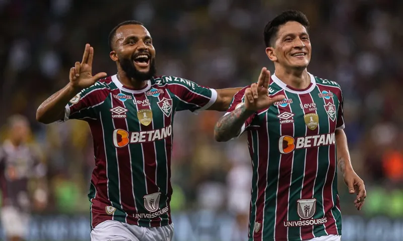 Imagem ilustrativa da imagem Em "jogo das faixas", Fluminense vence São Paulo pelo Brasileirão