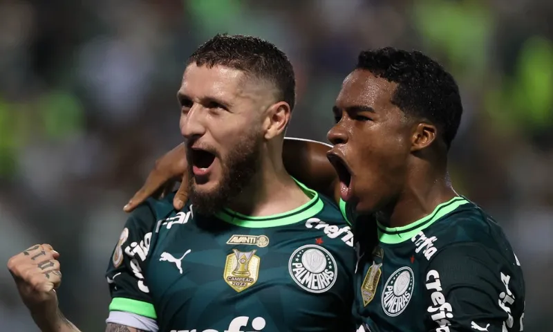 Imagem ilustrativa da imagem Endrick marca, Palmeiras faz 3 a 0 no Inter e dorme líder do Brasileiro