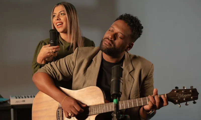 Imagem ilustrativa da imagem Esperança e amor em nova música de Alison e Vitória