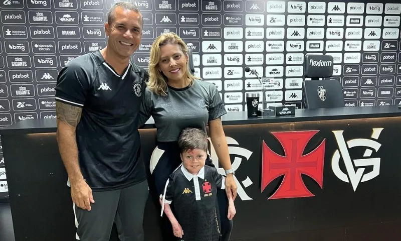 Imagem ilustrativa da imagem Família de Gui, torcedor mascote do Vasco, é assaltada na saída do São Januário