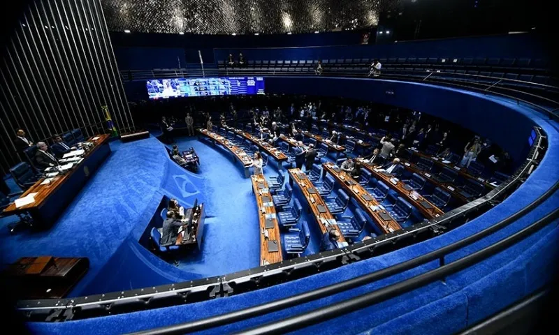 Imagem ilustrativa da imagem Farra no Senado entulha gabinetes com assessores