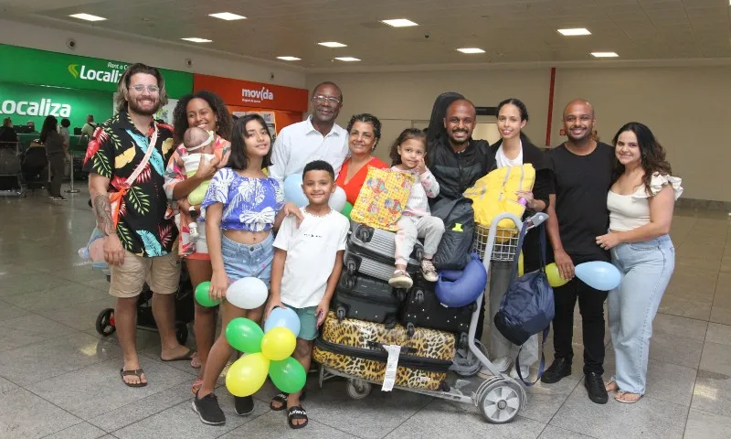 Imagem ilustrativa da imagem Festa no aeroporto de Vitória na volta de Israel. Veja os depoimentos de capixabas