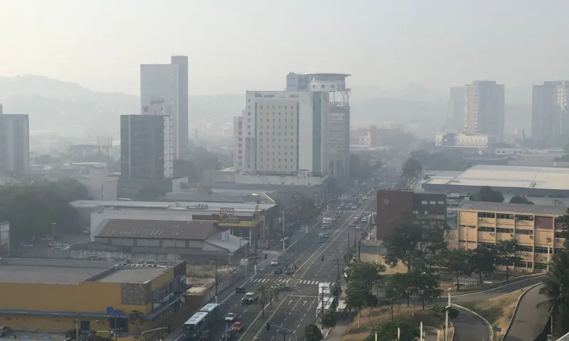 Imagem ilustrativa da imagem Focos de incêndio espalham fumaça e fuligem na Grande Vitória