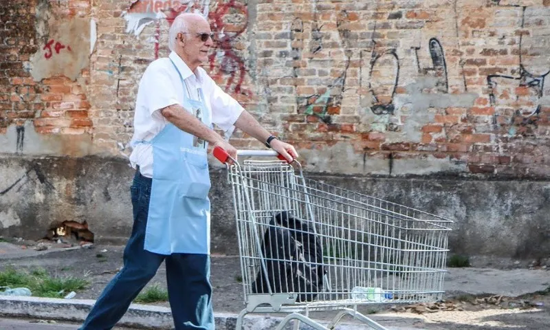 Imagem ilustrativa da imagem Governo regulamenta Lei Padre Júlio Lancellotti e lança plano para população de rua