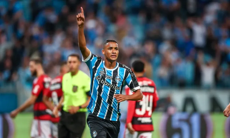 Imagem ilustrativa da imagem Grêmio vira em 5 minutos, e Flamengo sofre primeira derrota com Tite