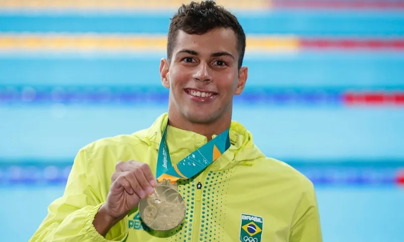 Imagem ilustrativa da imagem Guilherme Costa conquista primeiro ouro da natação brasileira no Pan 2023