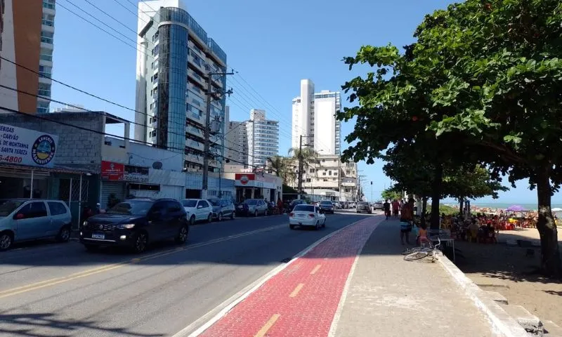 Imagem ilustrativa da imagem Homem é baleado na Praia de Itapuã quando estava indo almoçar com a família