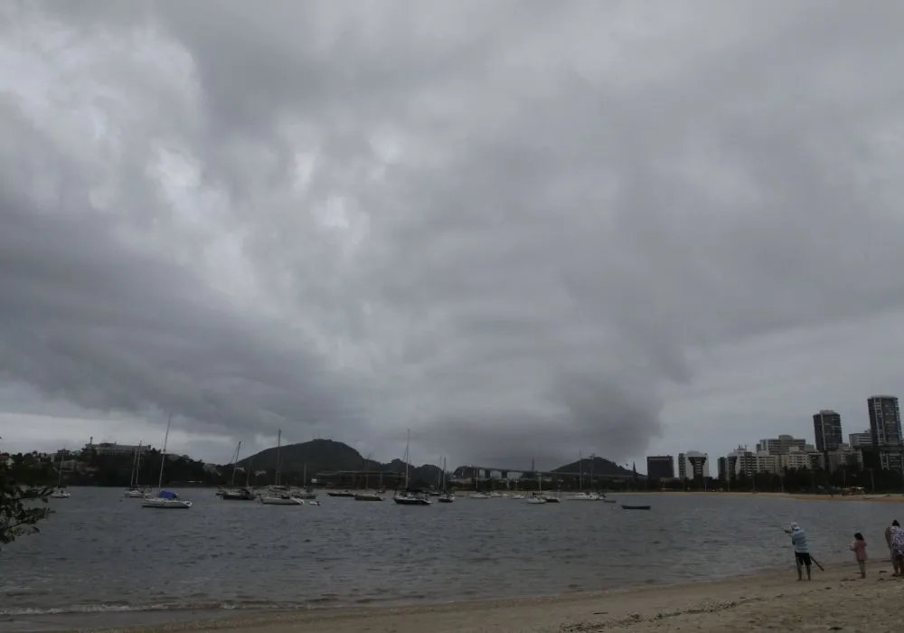 Imagem ilustrativa da imagem Instituto publica alerta de chuva forte para todo o Espirito Santo