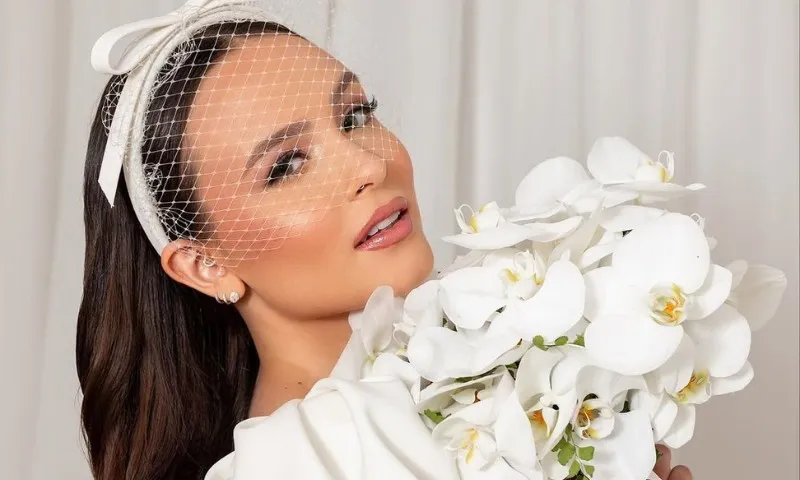 Imagem ilustrativa da imagem Larissa Manoela 'entra' sozinha em casamento com Frambach