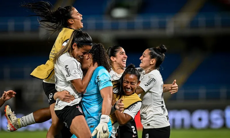 Imagem ilustrativa da imagem Libertadores: Corinthians supera o Inter e enfrenta o Palmeiras na final