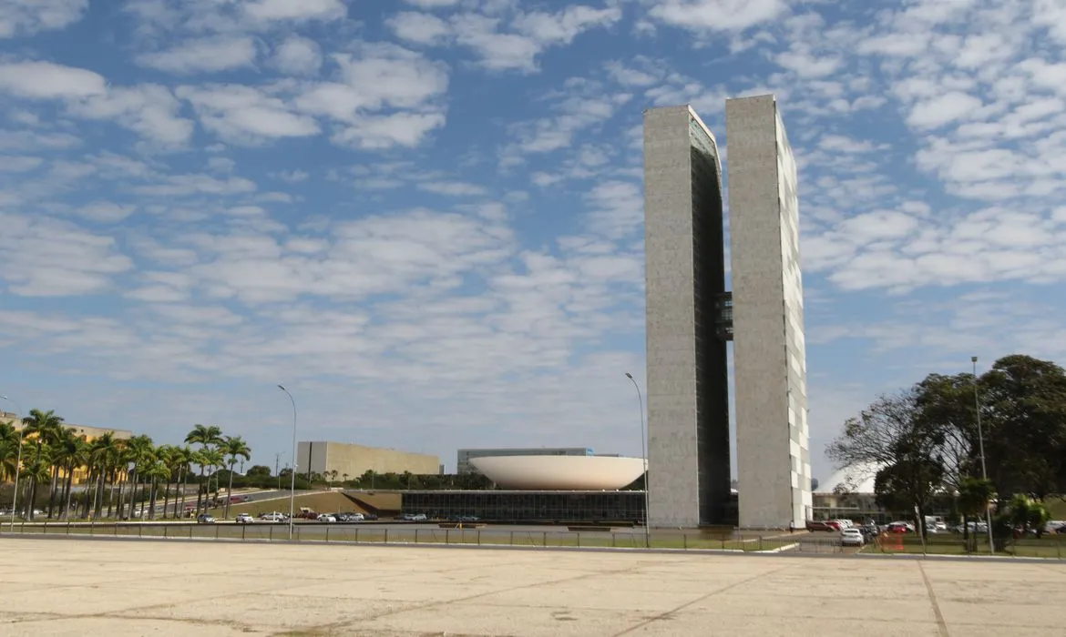 Imagem ilustrativa da imagem Líderes do Congresso desafiam STF com mudança na lei