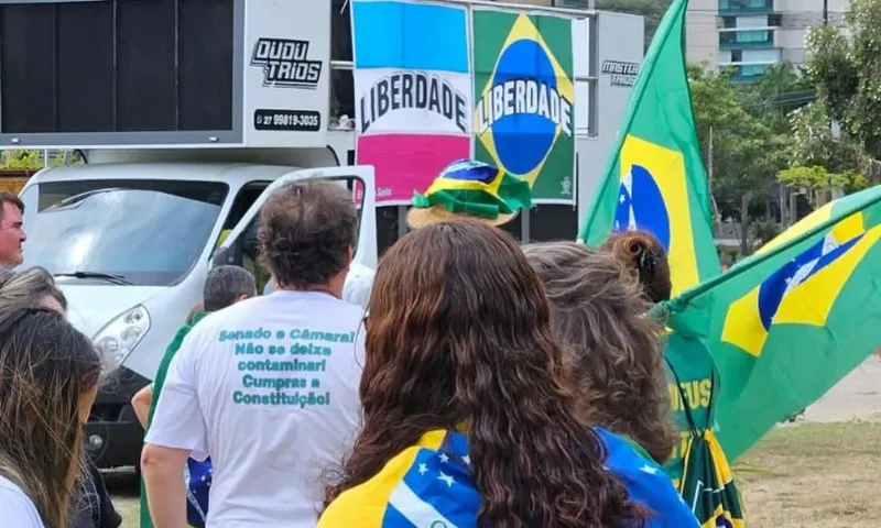 Imagem ilustrativa da imagem Manifestantes vão à Praça do Papa para pedir justiça por preso morto na Papuda