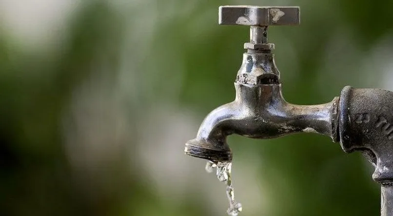 Imagem ilustrativa da imagem Manutenção vai suspender o fornecimento de água em 130 bairros. Veja a lista