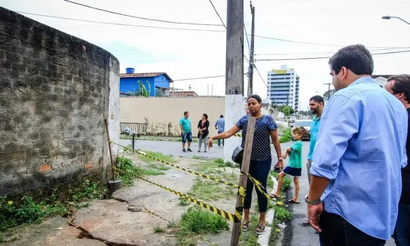 Imagem ilustrativa da imagem Ministros vão a Maceió para monitorar risco em mina de extração