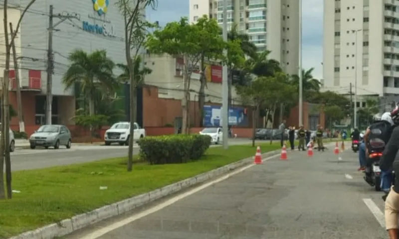 Imagem ilustrativa da imagem Motociclista foge após atropelar mulher em Vitória