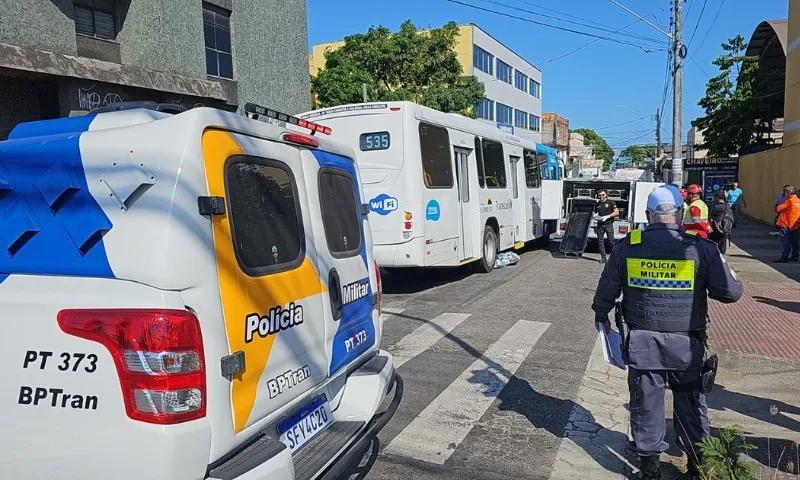 Imagem ilustrativa da imagem Mulher é atropelada por ônibus e morre na Serra