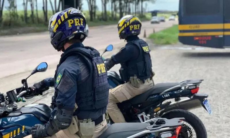 Imagem ilustrativa da imagem Nas estradas de Pernambuco, desobediência às leis de trânsito marcam feriadão