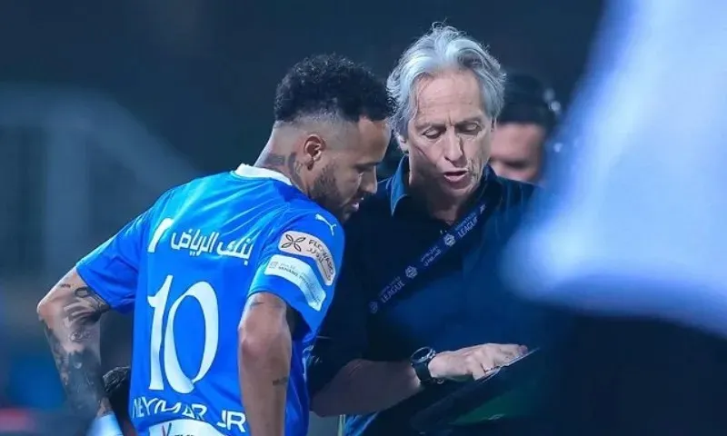 Imagem ilustrativa da imagem Neymar desmente jornal espanhol e nega ter pedido saída de Jorge Jesus do Al-Hilal