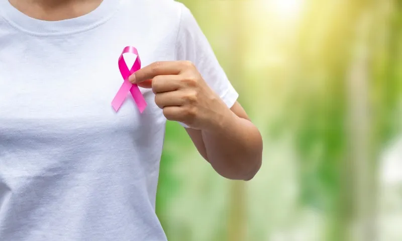 Imagem ilustrativa da imagem Outubro Rosa e os direitos de quem luta contra a doença