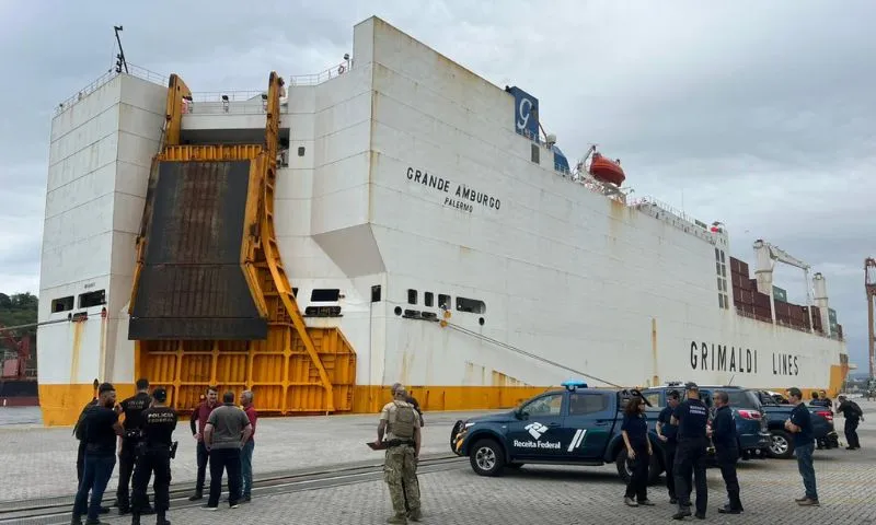 Imagem ilustrativa da imagem PF e Receita Federal realizam operação em navio atracado no porto de Vitória
