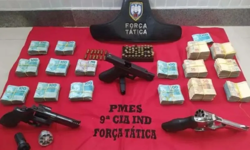 Imagem ilustrativa da imagem PM do Rio de Janeiro suspeito de feminicídio é preso no ES com armas e R$ 160 mil