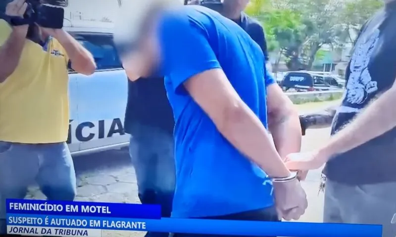 Imagem ilustrativa da imagem Pai chama polícia após filho matar jovem de 22 anos em motel