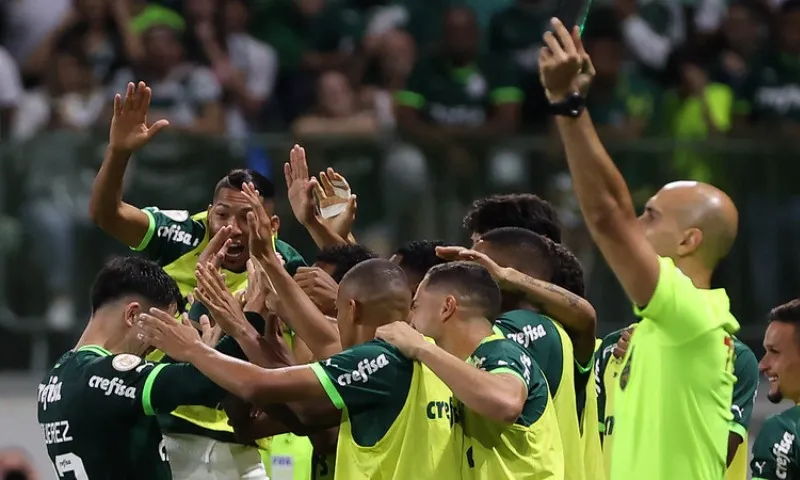 Imagem ilustrativa da imagem Palmeiras aplica goleada no São Paulo e volta a vencer no Allianz Parque