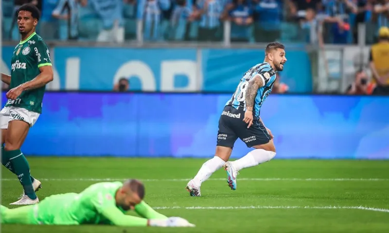 Imagem ilustrativa da imagem Palmeiras toma gol no início e perde para o Grêmio em Porto Alegre