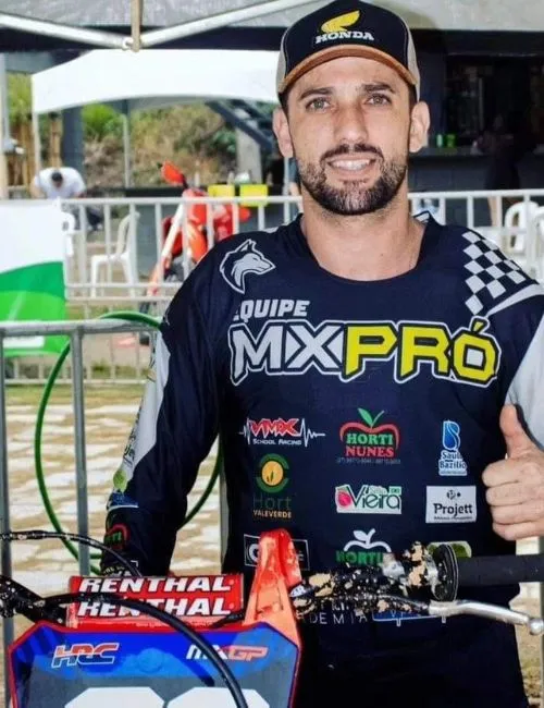 Imagem ilustrativa da imagem Piloto de motocross morre após cair de bicicleta em casa no ES