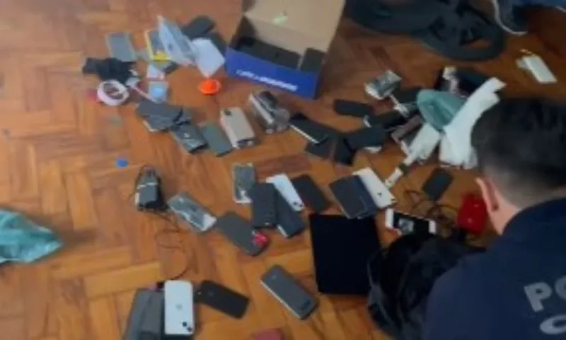 Imagem ilustrativa da imagem Polícia Civil encontra 853 celulares roubados em operação contra quadrilha em SP