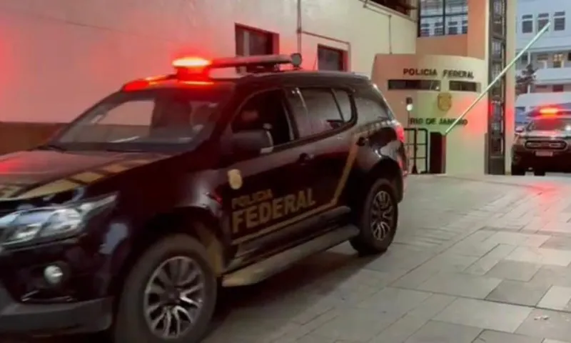 Imagem ilustrativa da imagem Polícia Federal faz operação contra policiais que traficavam 280 kg de cocaína