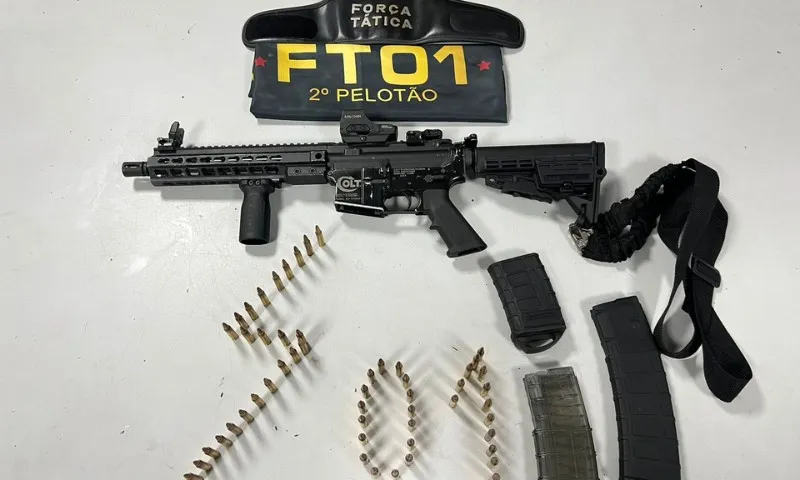 Imagem ilustrativa da imagem Polícia Militar apreende fuzil em morro de Vitória