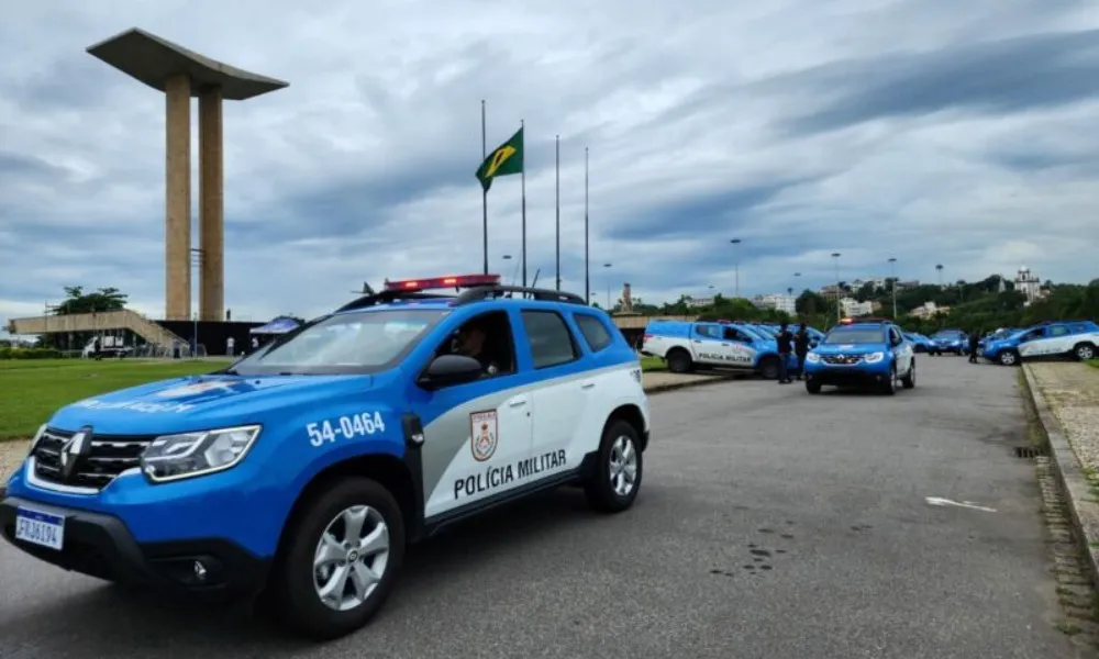 Imagem ilustrativa da imagem Polícia do Rio faz operação com mil agentes e drones