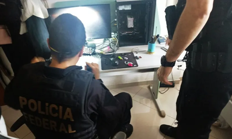 Imagem ilustrativa da imagem Programador é alvo de operação da PF contra violência sexual pela internet no ES