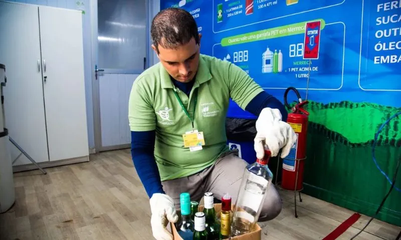 Imagem ilustrativa da imagem Quer baixar conta de luz até o dia 30 com recicláveis? Veja locais no Grande Recife