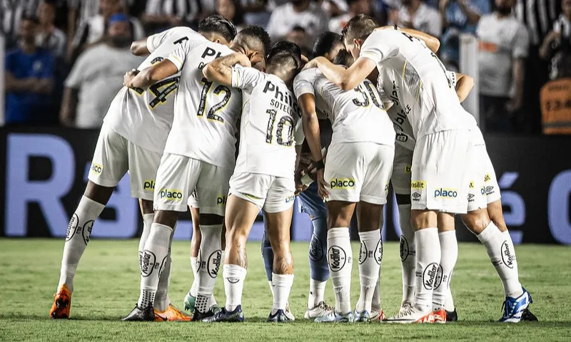 Imagem ilustrativa da imagem Santos perde para o Fortaleza e é rebaixado à Série B pela primeira vez na história