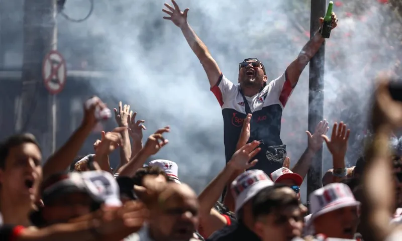 Imagem ilustrativa da imagem São Paulo segura empate no Morumbi e é campeão da Copa do Brasil